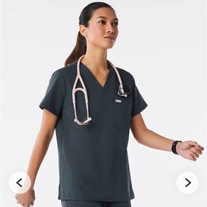 Figs scrub top - dark harbor - size small